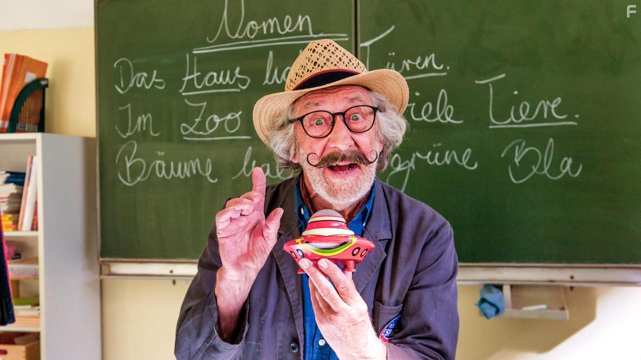 Dieter Hallervorden in Oskar, das Schlitzohr und Fanny Supergirl (2022)