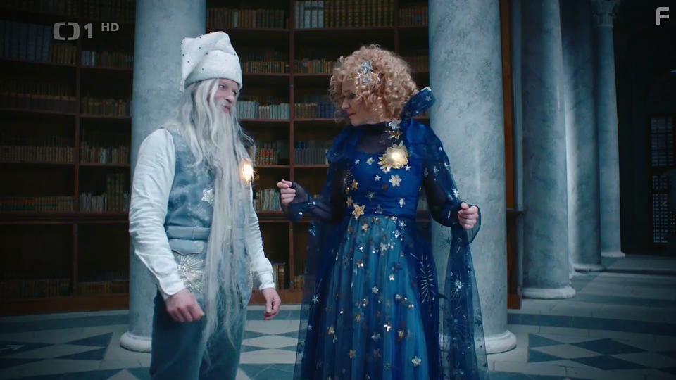 Anna Geislerov and Matej Hdek in O vnocn hvezde (2020)