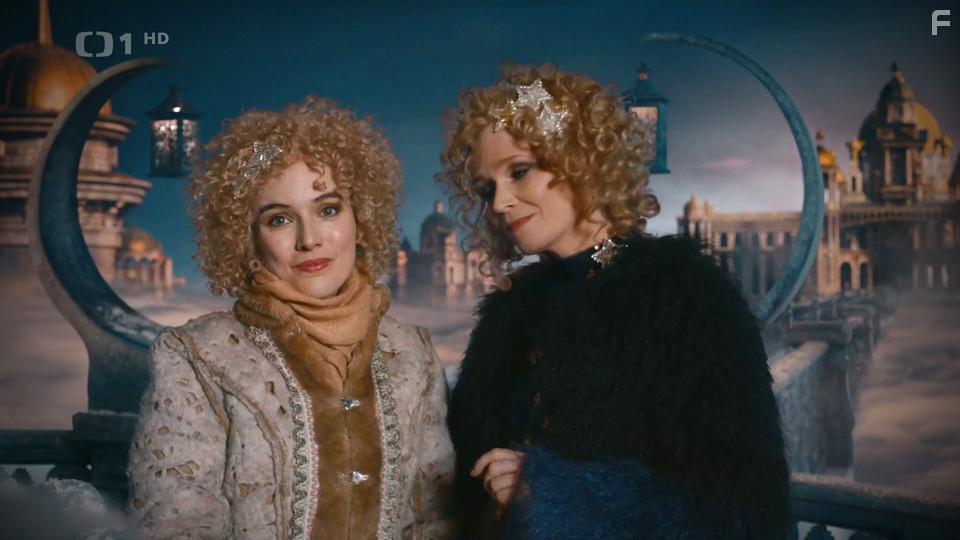 Anna Geislerov and Tereza Ramba in O vnocn hvezde (2020)