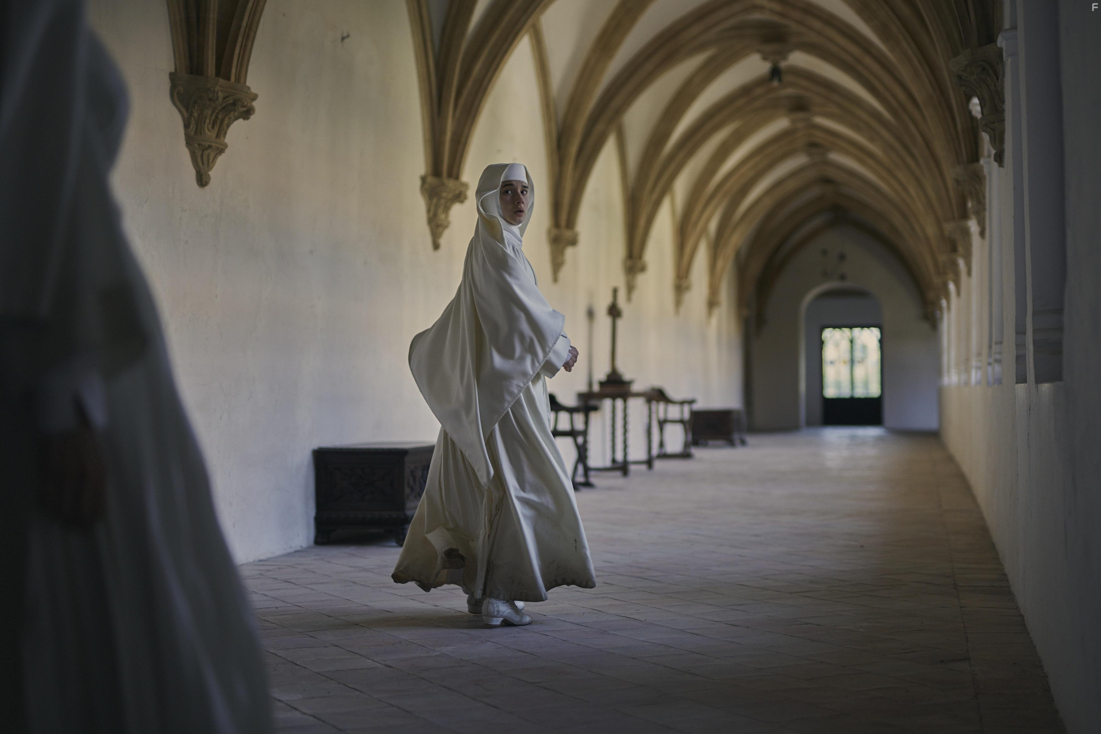 Aria Bedmar and Almudena Amor in Hermana muerte (2023)