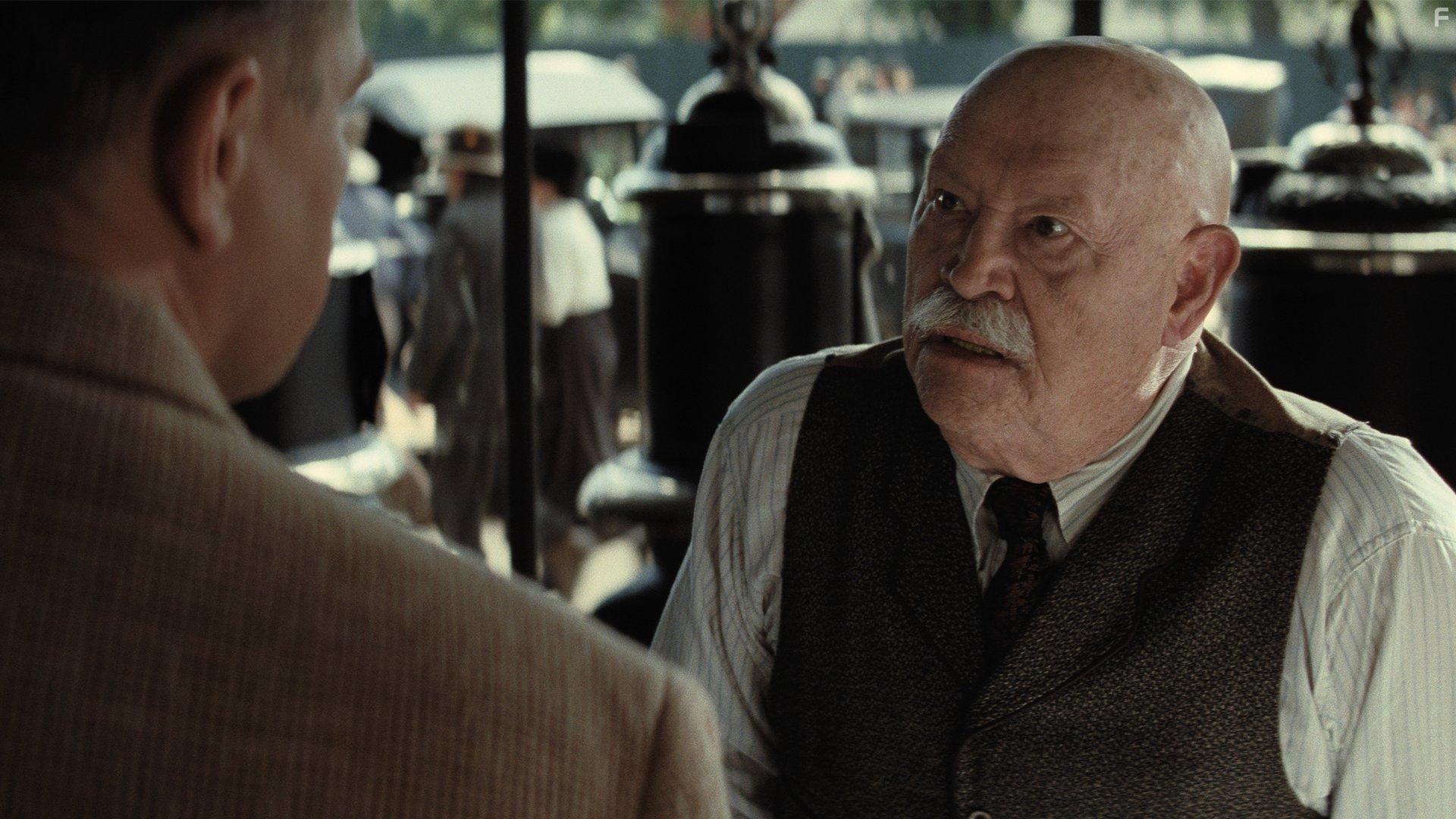 Leonardo DiCaprio and Barry Corbin in Killers of the Flower Moon (2023)