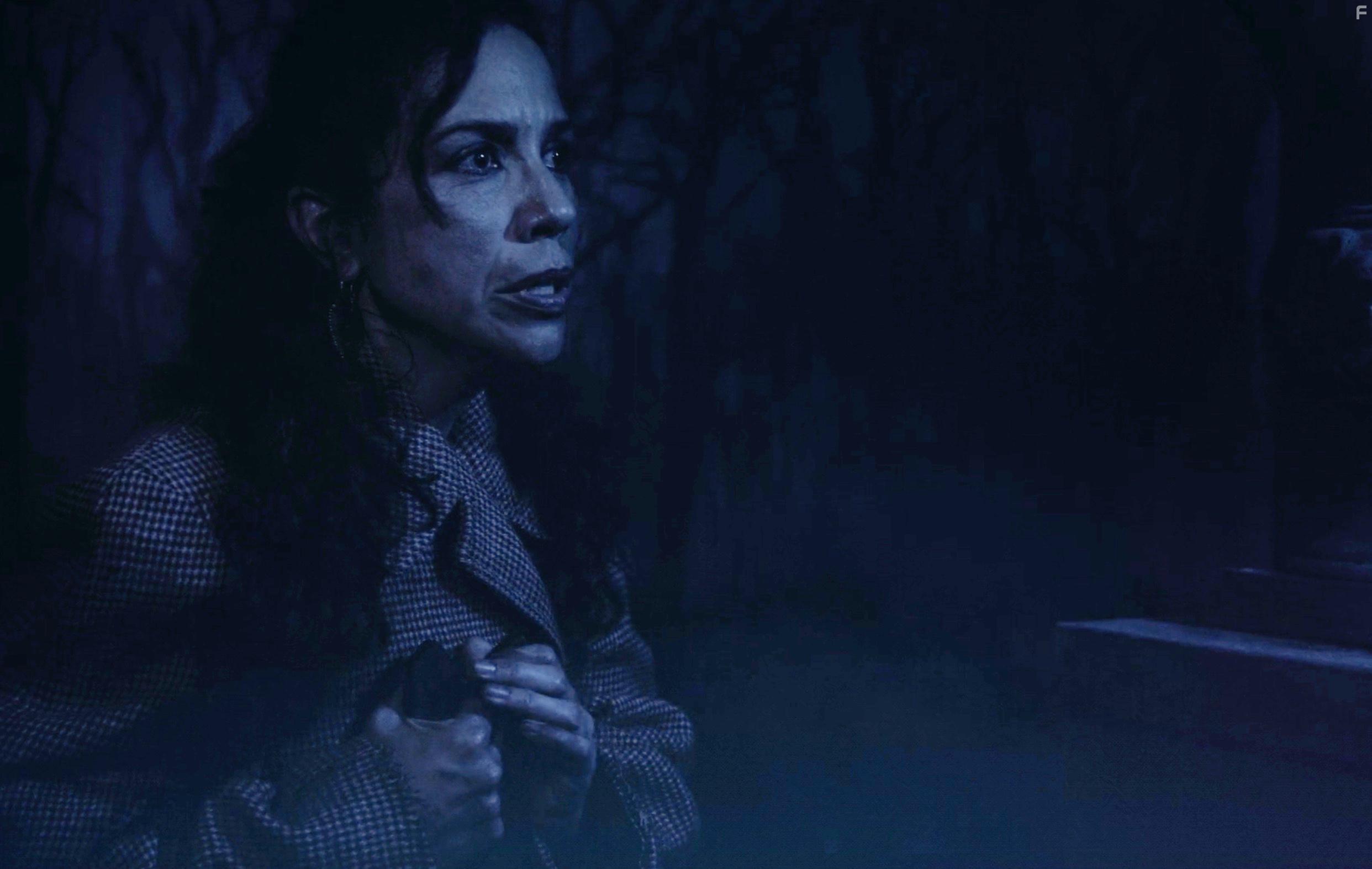 Arlette Del Toro in The Gravedigger (2019)