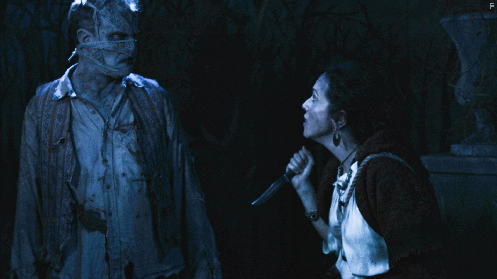 Gisbert Heuer and Arlette Del Toro in The Gravedigger (2019)