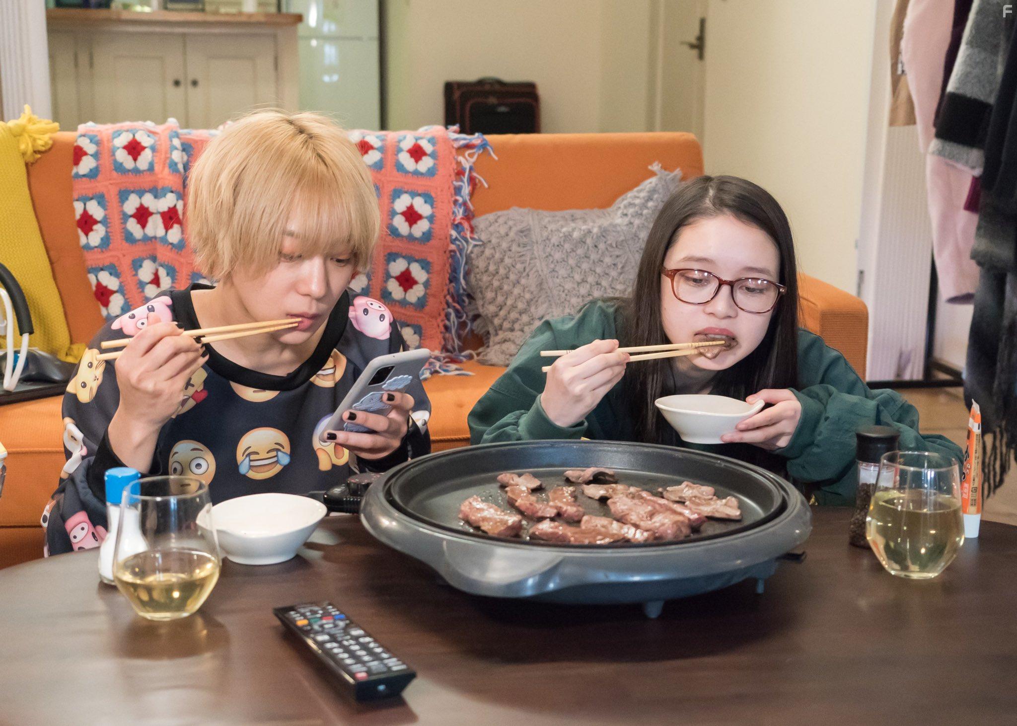 Akari Takaishi and Saori Izawa in Beib warukyre (2021)