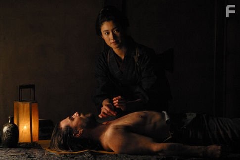 Tom Cruise and Koyuki in Последний самурай (2003)