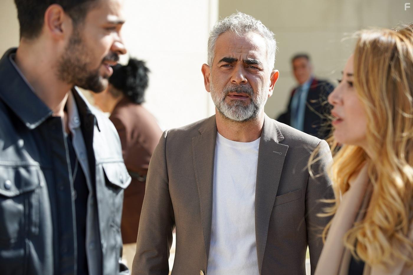 Halit zgr Sari, Dolunay Soysert, and Yurdaer Okur in Yabani (2023)