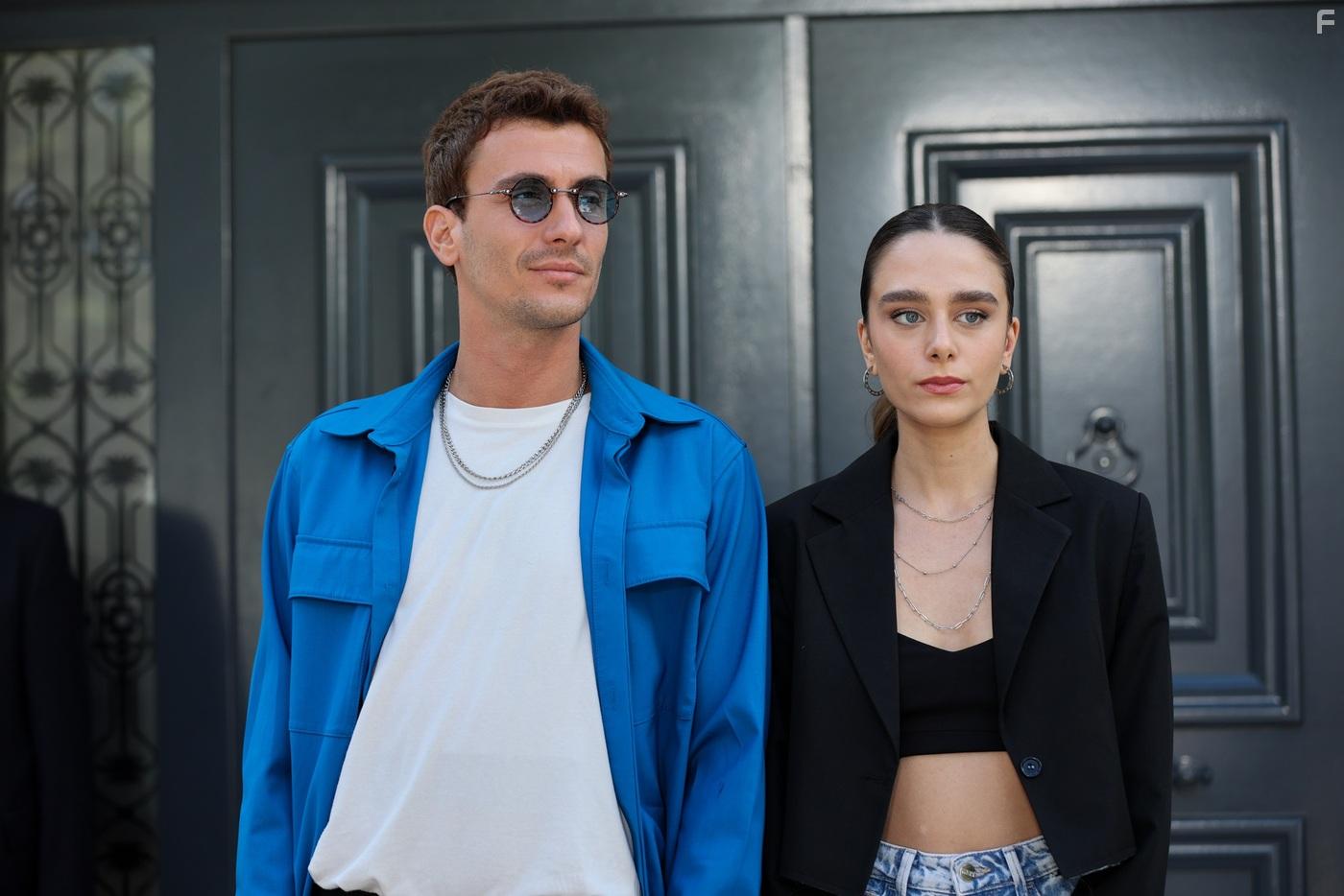 Seray zkan and Bertan Asllani in Yabani (2023)