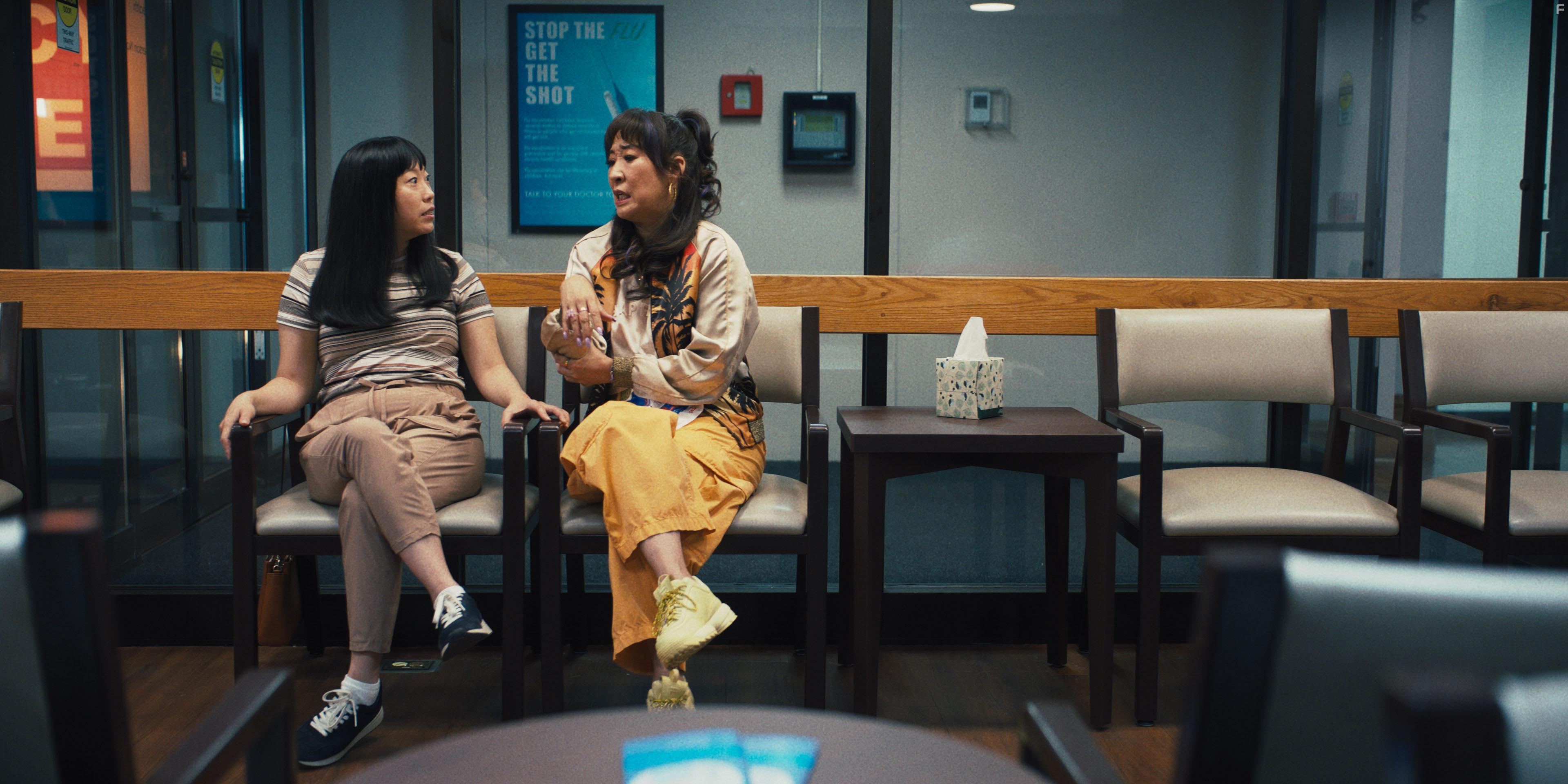 Sandra Oh and Awkwafina in Quiz (2020)