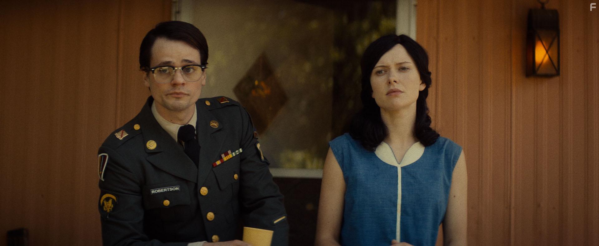 Aaron Dalla Villa and Amelia Eve in The Blind (2023)