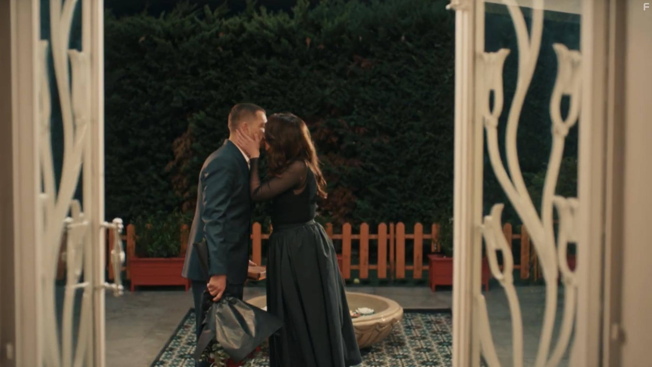 Asude Kalebek and Uraz Kaygilaroglu in Sakla Beni (2023)