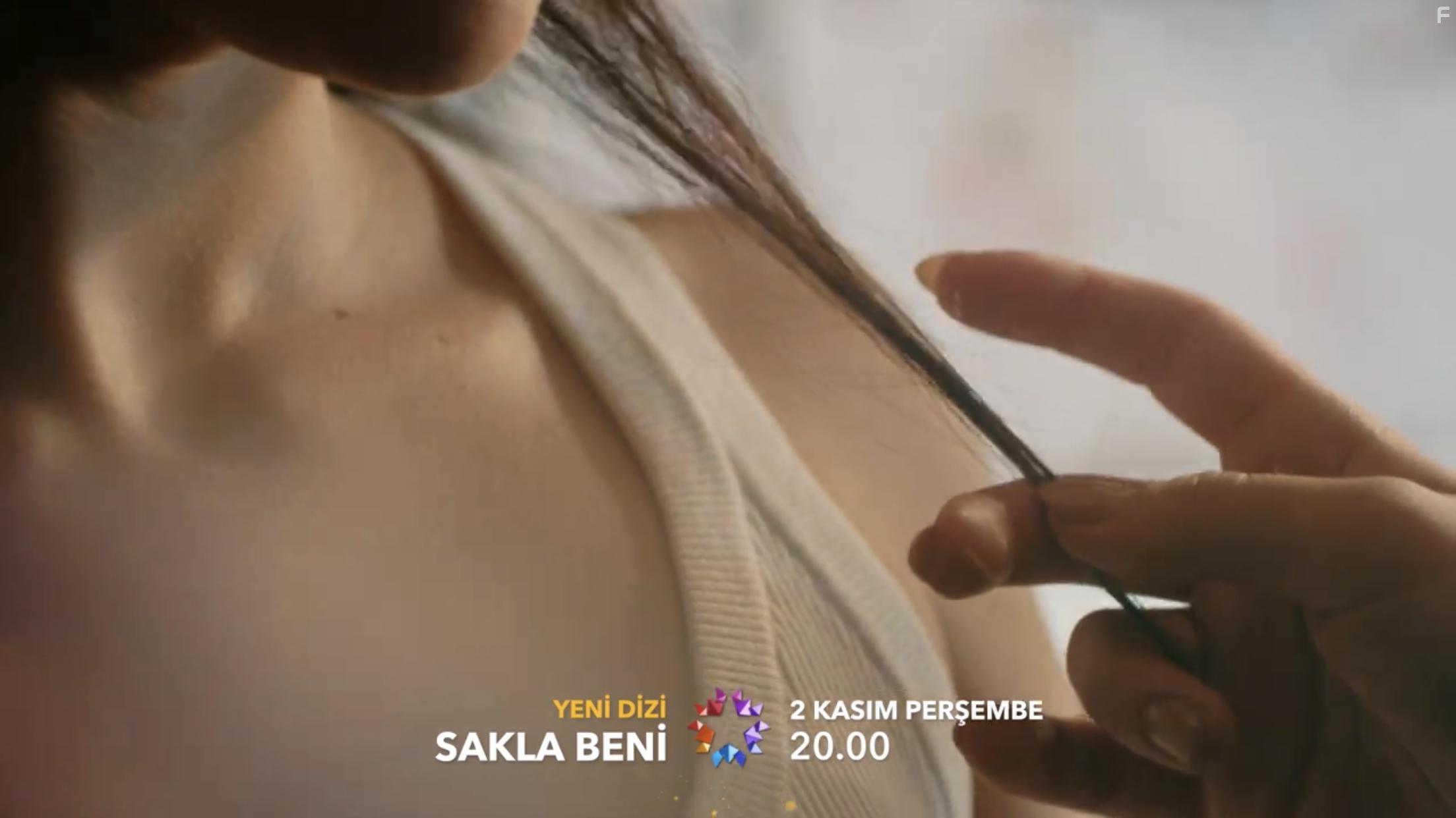 Asude Kalebek and Cemre Baysel in Sakla Beni (2023)