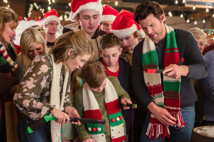 Kairo Ryan Ellis, Kim Matula, and Kevin McGarry in Checkin' It Twice (2023)