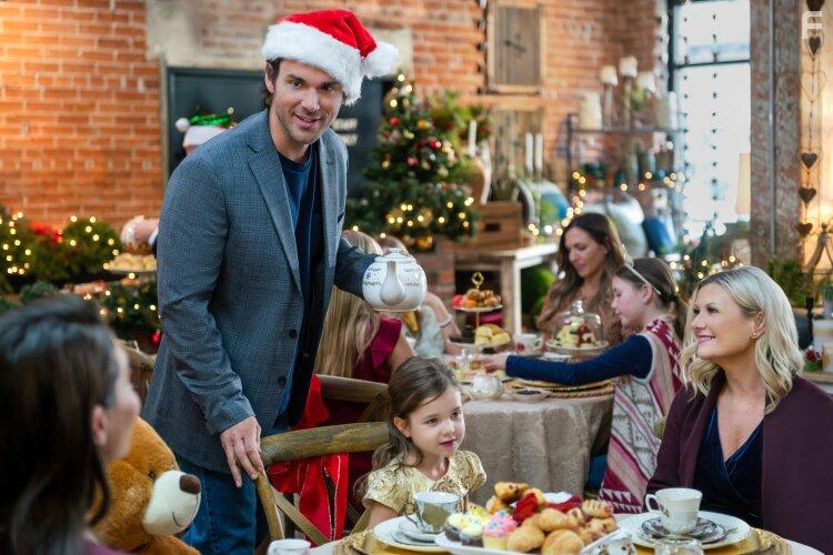 Chloe McKinnon, Kevin McGarry, and Brittany Mitchell in Checkin' It Twice (2023)