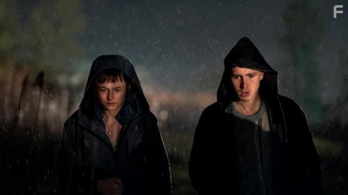 Emma Corrin and Harris Dickinson in A Murder at the End of the World (2023)