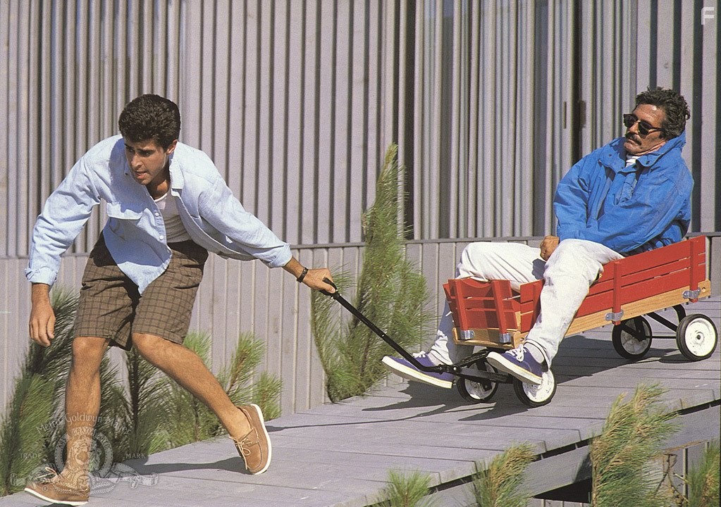 Jonathan Silverman and Terry Kiser in Уик-энд у Берни (1989)