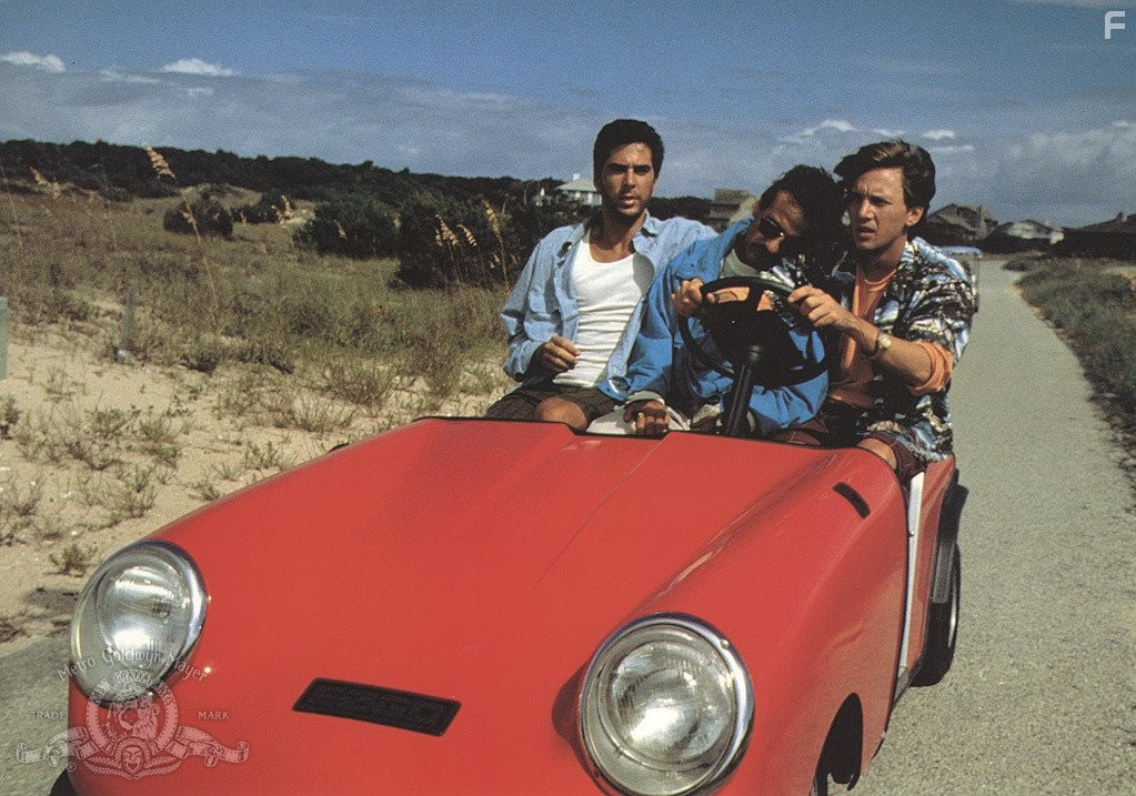 Andrew McCarthy, Jonathan Silverman, and Terry Kiser in Уик-энд у Берни (1989)