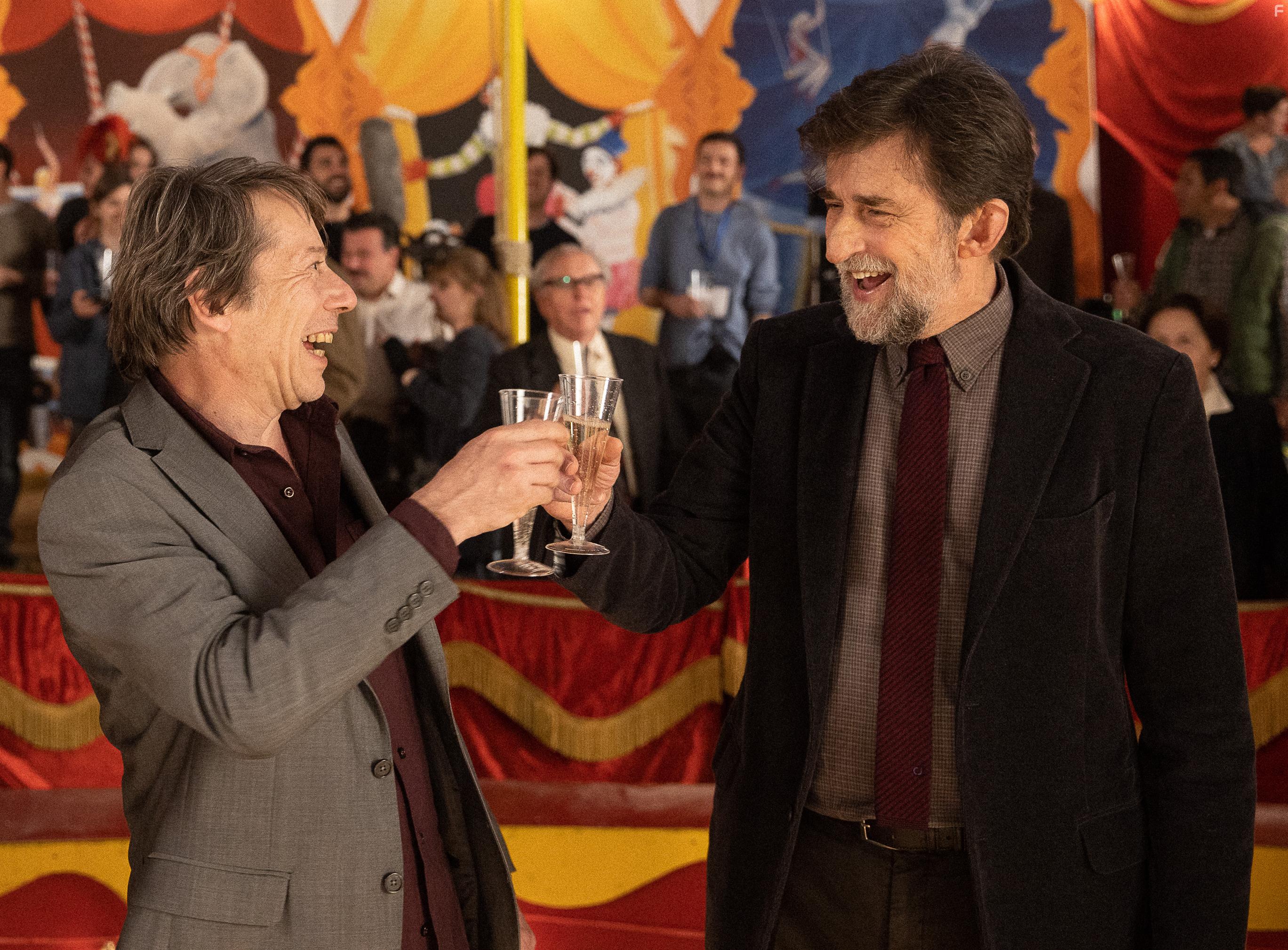 Mathieu Amalric and Nanni Moretti in Il sol dell'avvenire (2023)