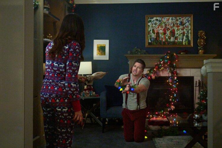 Luke Macfarlane and Italia Ricci in Catch Me If You Claus (2023)