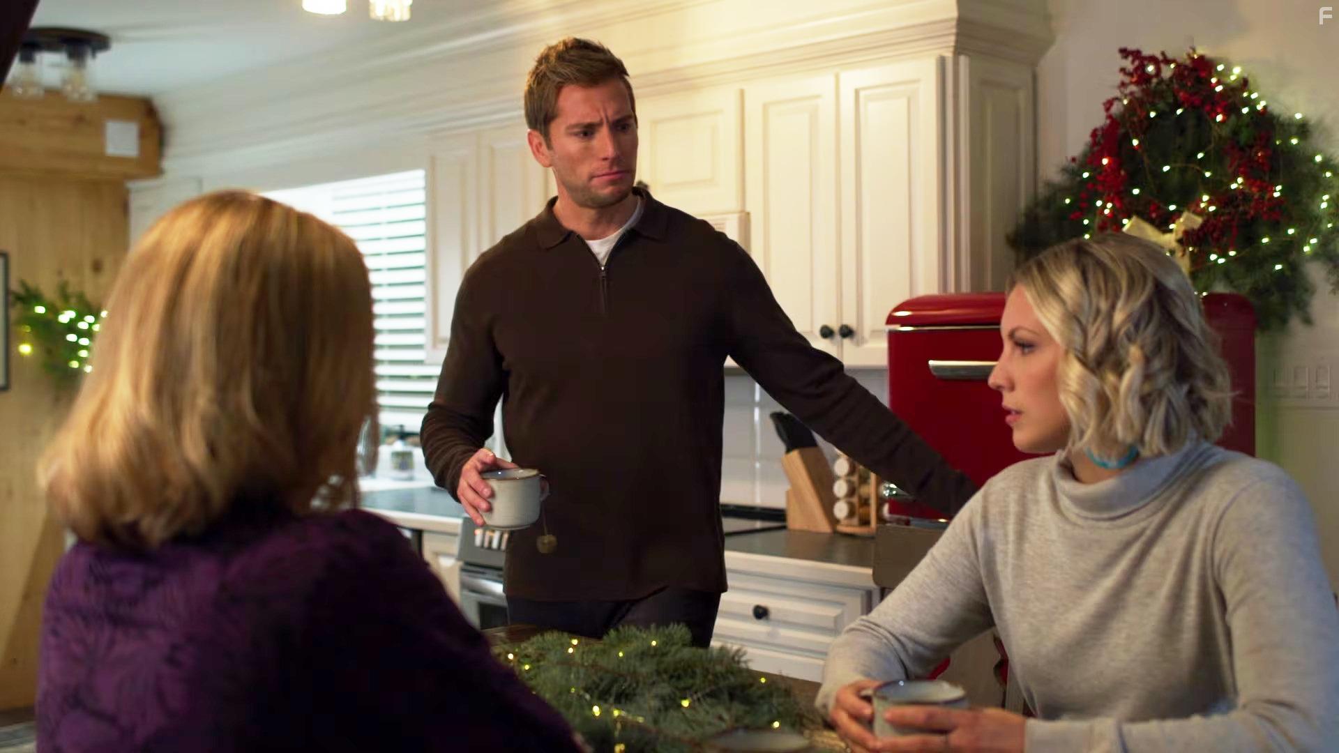 Lauren Holly, Lanie McAuley, and Bo Yokely in Country Roads Christmas (2022)