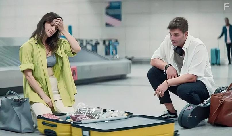 Beren Saat and Kivan Tatlitug in Istanbul Iin Son agri (2023)