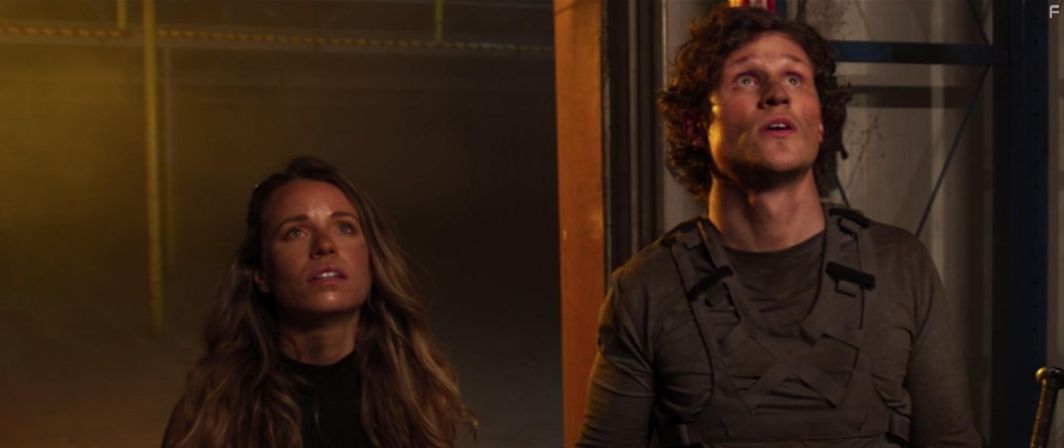 Matthew Gademske and Geena Alexandra in Transmorphers - Mech van oorlogsbeesten (2023)