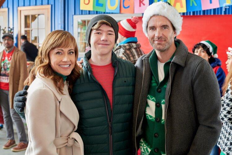 Nikki Deloach, Auldin Maxwell, and Lucas Bryant in A World Record Christmas (2023)