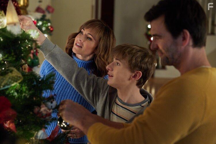 Nikki Deloach, Lucas Bryant, and Aias Dalman in A World Record Christmas (2023)