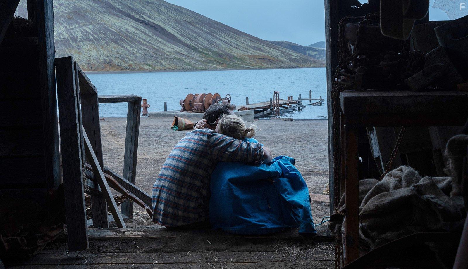 Gilles Lellouche and Mlanie Thierry in Soudain, seuls (2023)