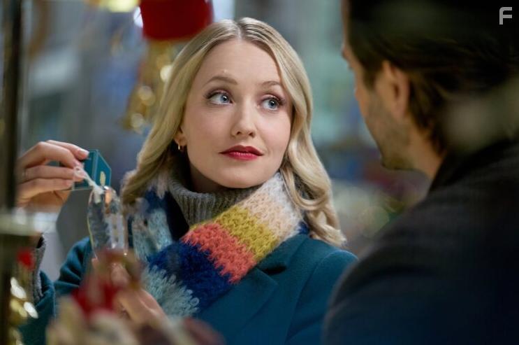 Emily Tennant and Niall Matter in Holiday Hotline (2023)
