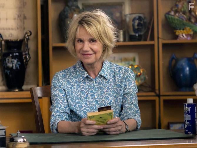 Miou-Miou in Constance aux Enfers (2022)