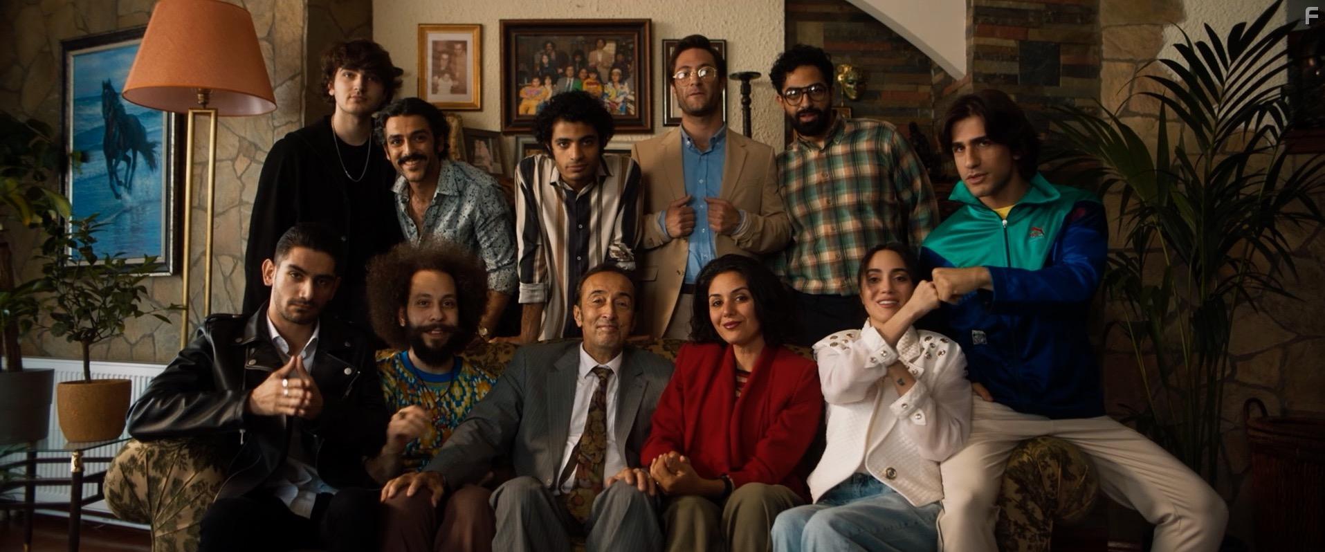 Jerry Habibi, Bijan Daneshmand, Niousha Noor, Layla Mohammadi, and Arty Froushan in The Persian Version (2023)