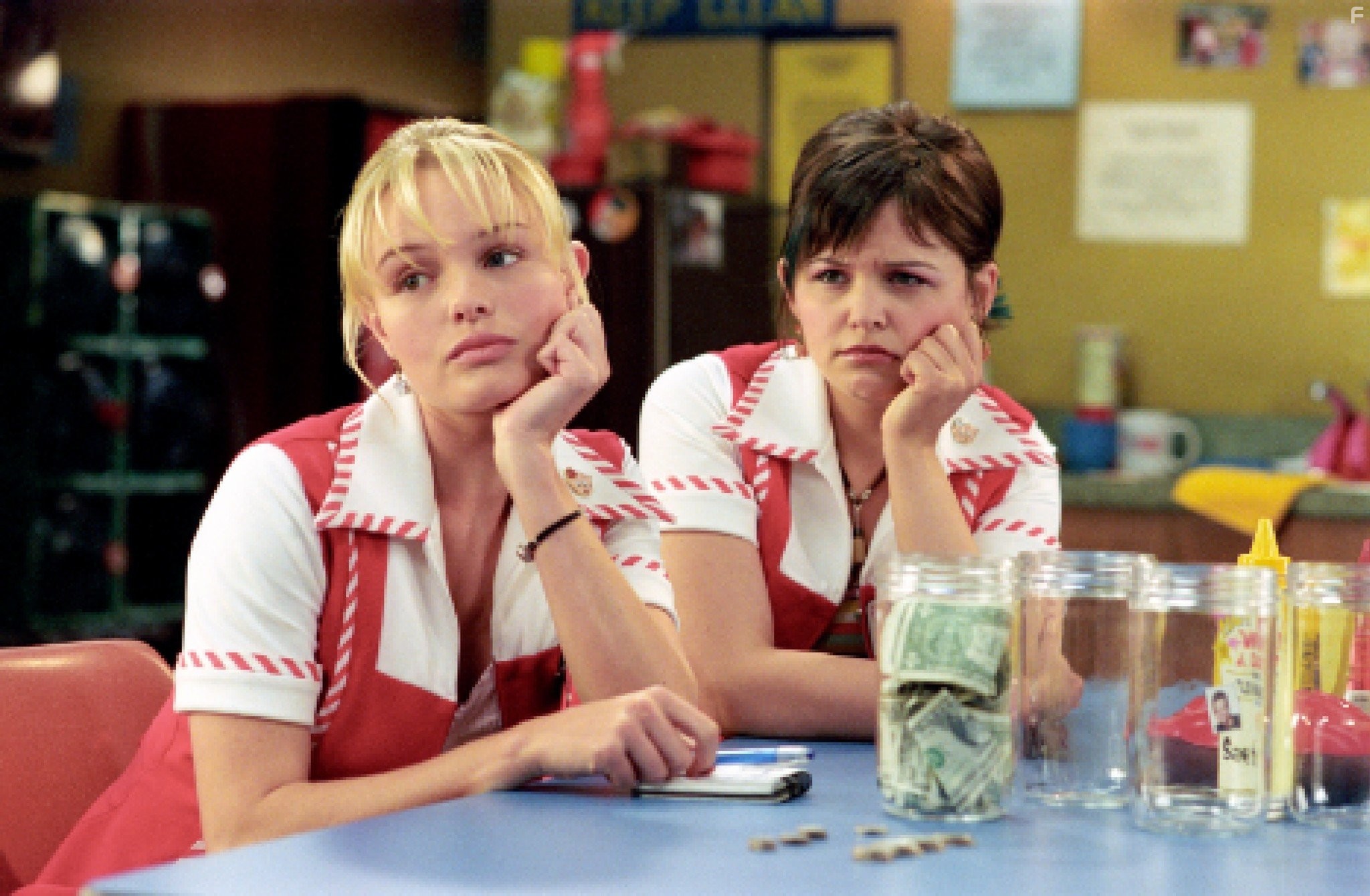 Kate Bosworth and Ginnifer Goodwin in Свидание со звездой (2004)