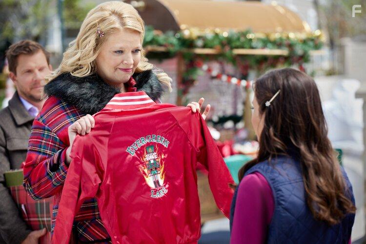 Lacey Chabert, Eric Mabius, and Melissa Peterman in Haul out the Holly: Lit Up (2023)