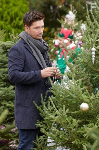 Warren Christie in Holiday Road (2023)