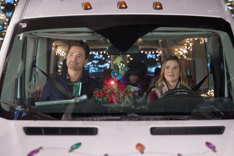 Warren Christie and Sara Canning in Holiday Road (2023)