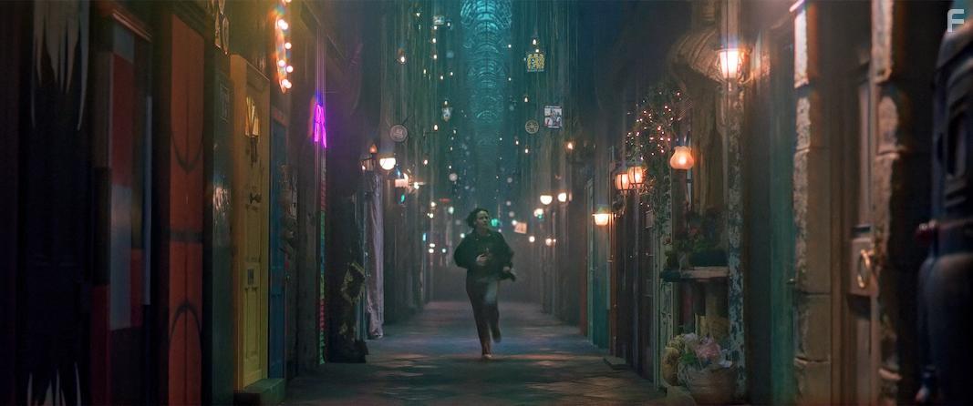 Jana McKinnon in Silber und das Buch der Trume (2023)