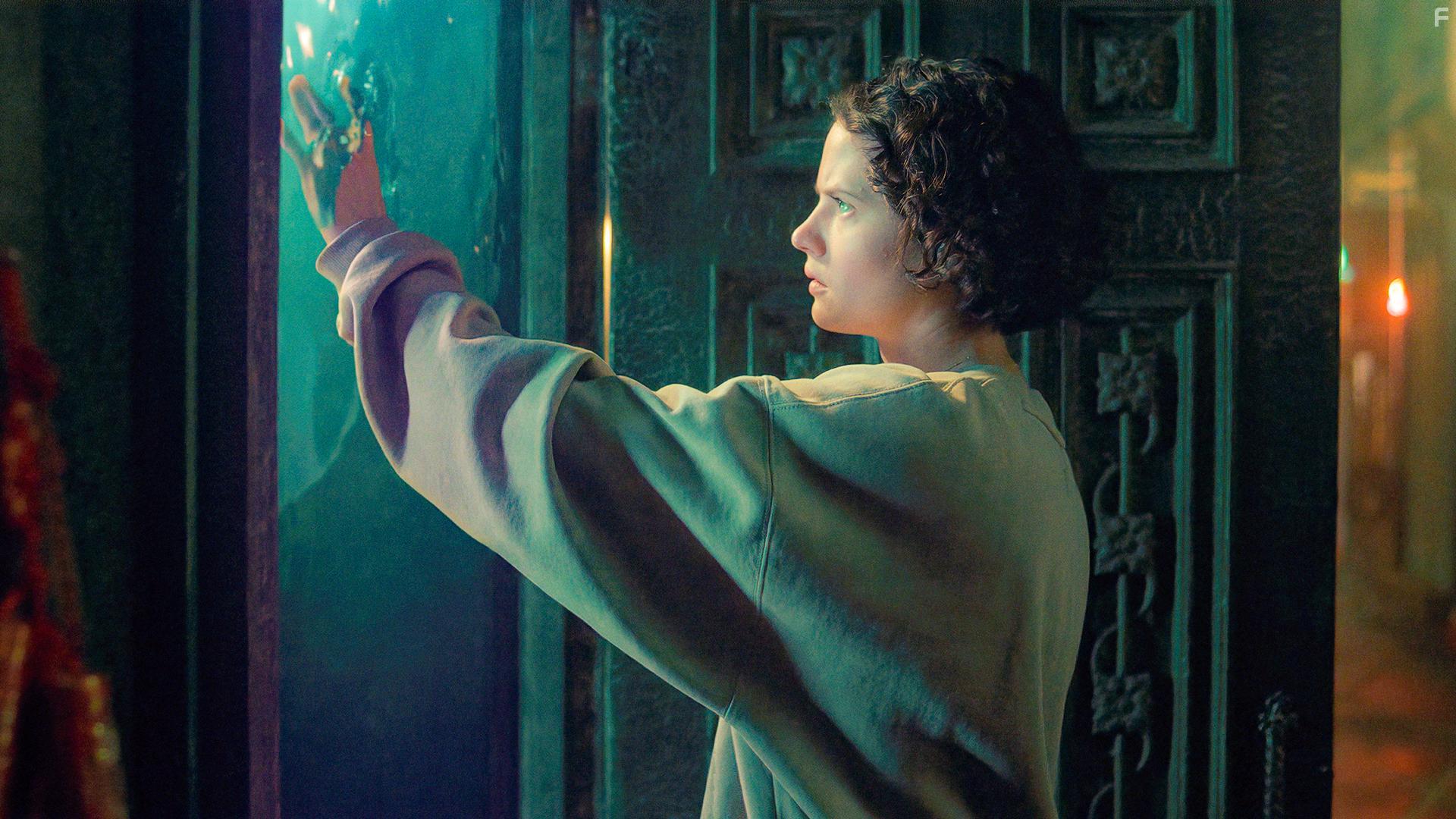 Jana McKinnon in Silber und das Buch der Trume (2023)