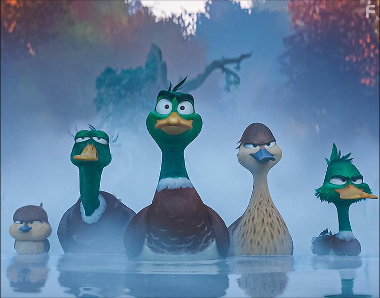 Danny DeVito, Elizabeth Banks, Tresi Gazal, Kumail Nanjiani, and Caspar Jennings in Migration (2023)