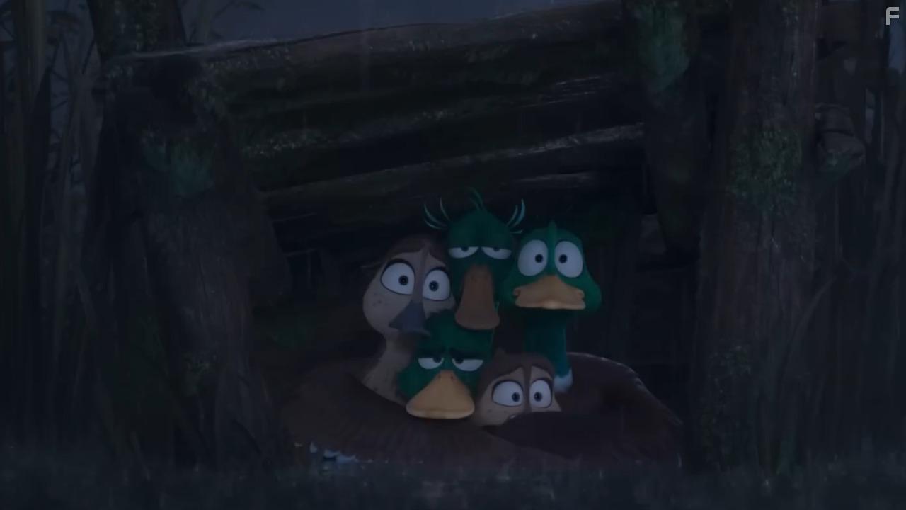 Danny DeVito, Elizabeth Banks, Tresi Gazal, Kumail Nanjiani, and Caspar Jennings in Migration (2023)