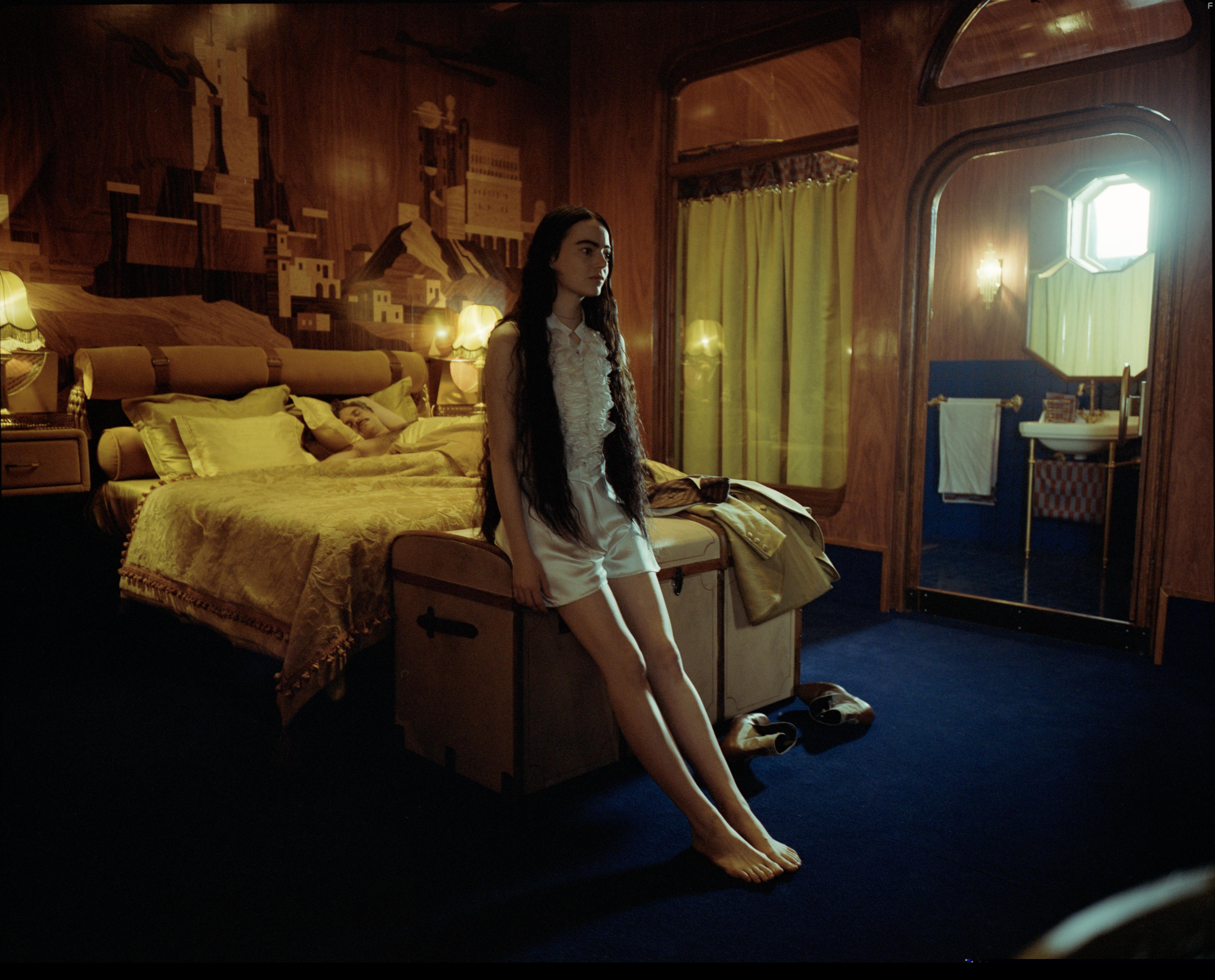 Mark Ruffalo and Emma Stone in Poor Things (2023)