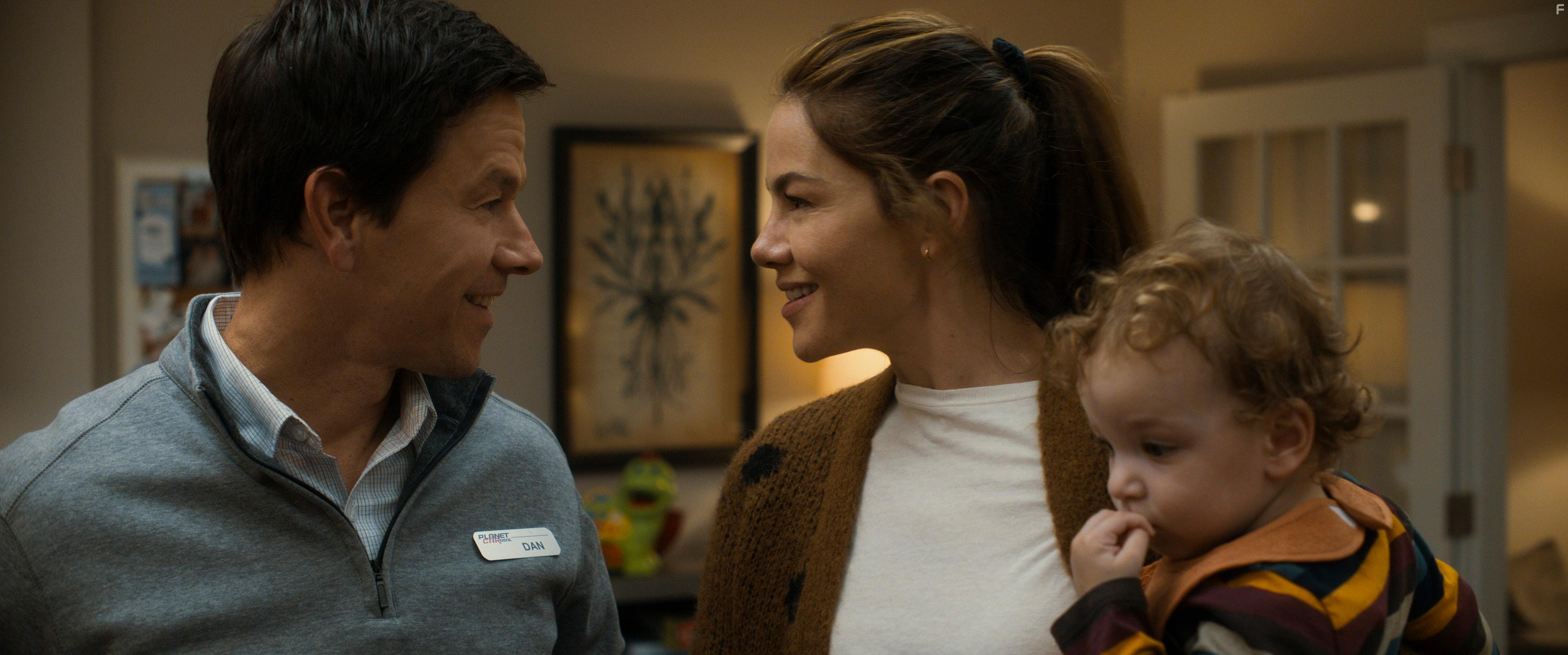 Mark Wahlberg and Michelle Monaghan in The Family Plan (2023)