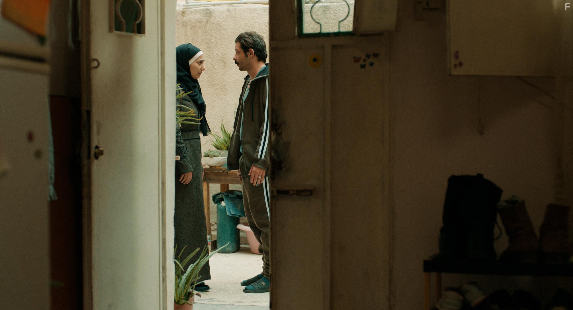 Mouna Hawa in Inshallah walad (2023)