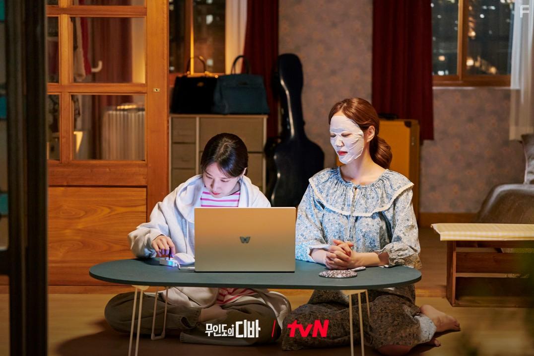 Castaway Diva (2023)