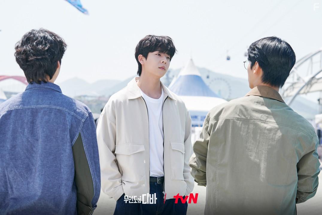 Castaway Diva (2023)