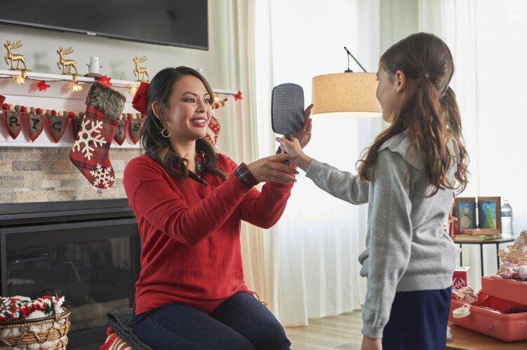 Janel Parrish in Holly & Ivy (2020)