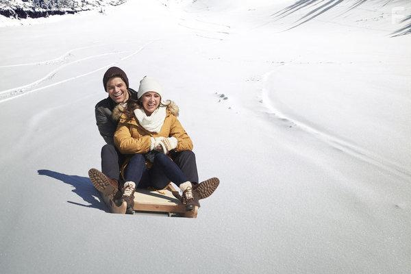 Janel Parrish and Jeremy Jordan in Holly & Ivy (2020)