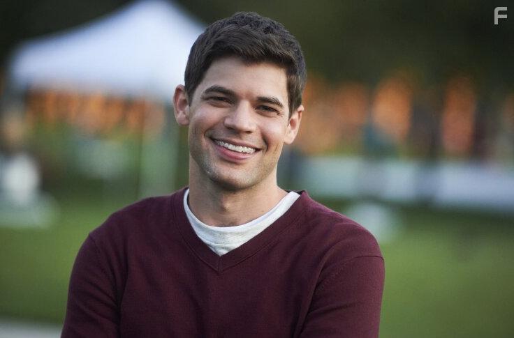 Jeremy Jordan in Holly & Ivy (2020)