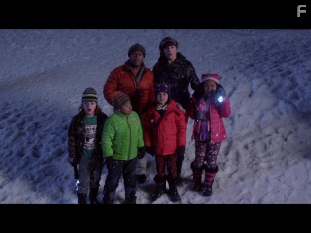 Kelly Perine, April Telek, Breanna Yde, Benjamin Flores Jr., Mace Coronel, and Laya DeLeon Hayes in Santa Hunters (2014)