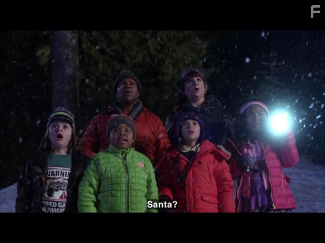 Kelly Perine, April Telek, Breanna Yde, Benjamin Flores Jr., Mace Coronel, and Laya DeLeon Hayes in Santa Hunters (2014)