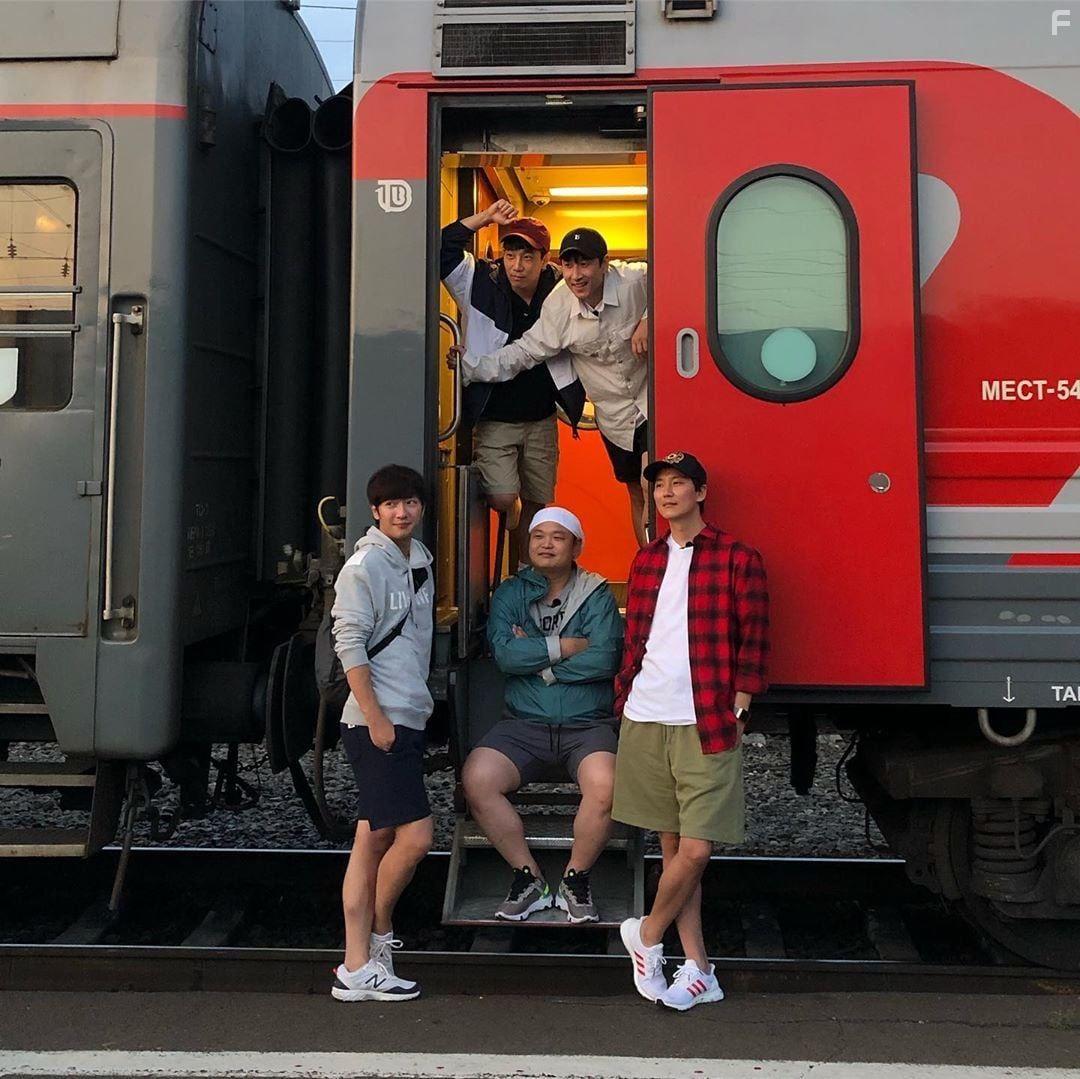 Min-sik Kim, Lee Sun-kyun, Kim Nam-gil, Lee Sang-Yeob, and Go Gyu-pil in Siberia Seonbaldae (2019)